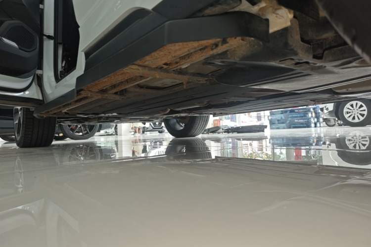 Used Lynk & Co 05 2020 2.0TD Two-Wheel Drive Shine Halo Left Side Sill