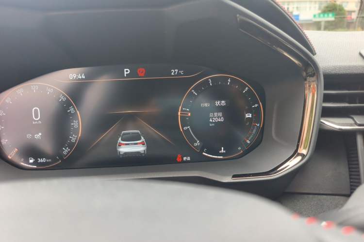 Used Lynk & Co 05 2020 2.0TD Four-Wheel Drive HypeHalo Odometer Close Up