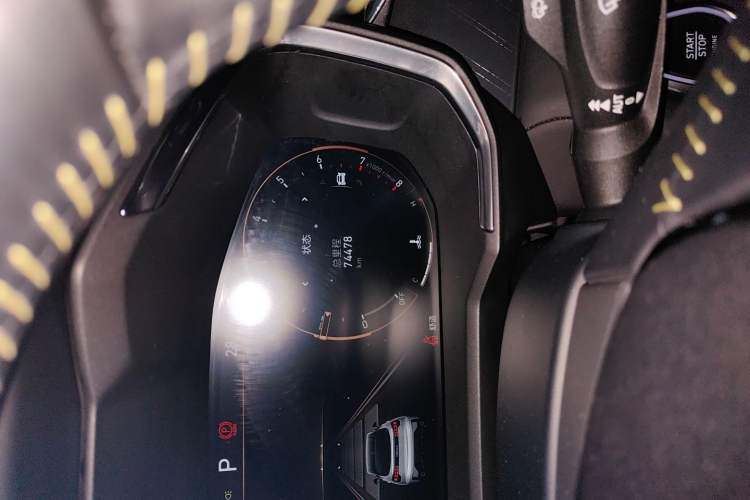 Used Lynk & Co 05 2020 2.0TD Two-Wheel Drive Shine Halo Odometer Close Up