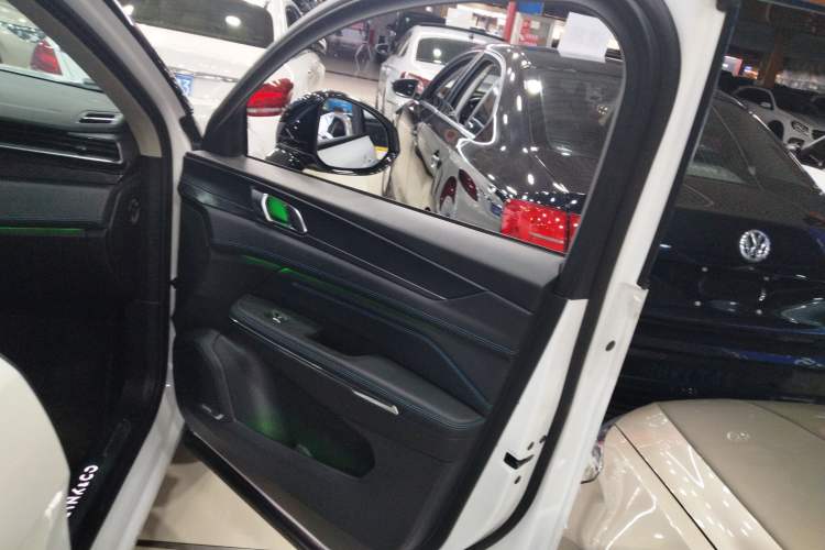 Used Lynk & Co 05 2020 2.0TD Two-Wheel Drive Shine Halo Right Front Door Interior
