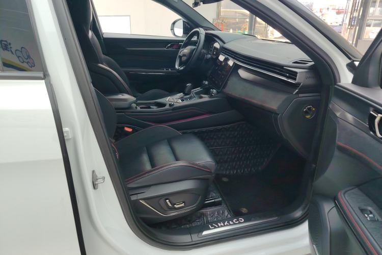 Used Lynk & Co 05 2020 2.0TD Four-Wheel Drive HypeHalo Right Front Seat