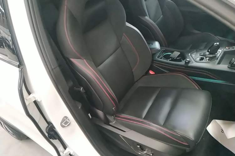 Used Lynk & Co 05 2020 2.0TD Four-Wheel Drive HypeHalo Right Front Seat