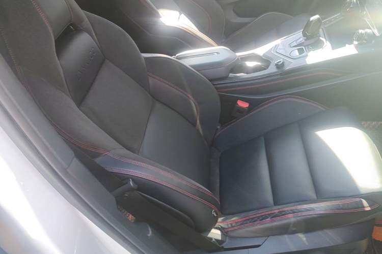 Used Lynk & Co 05 2020 2.0TD Four-Wheel Drive HypeHalo Right Front Seat