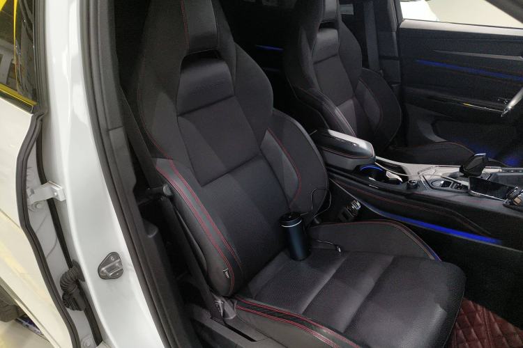 Used Lynk & Co 05 2020 2.0TD Four-Wheel Drive HypeHalo Right Front Seat