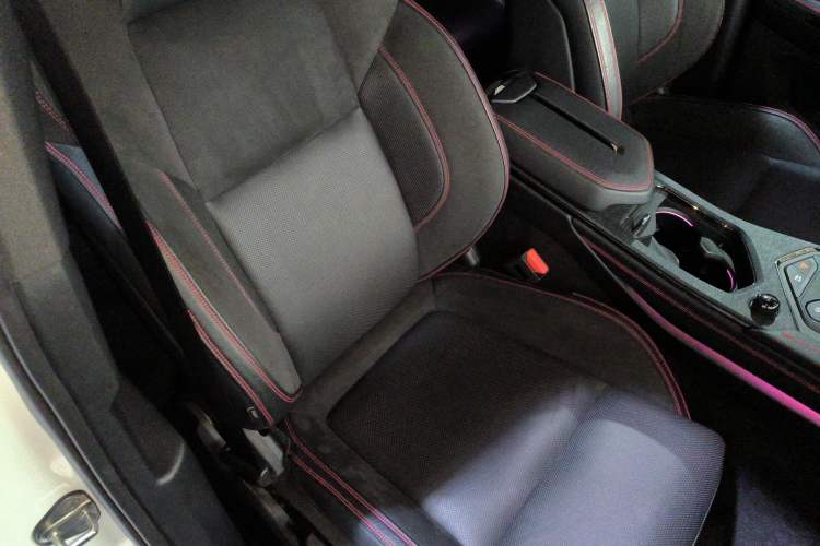 Used Lynk & Co 05 2020 2.0TD Four-Wheel Drive Genie Plus Right Front Seat