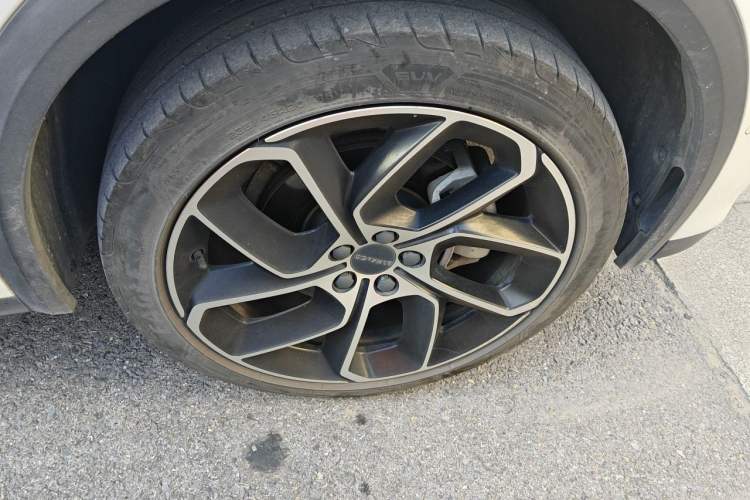 Used Lynk & Co 05 2020 2.0TD Two-Wheel Drive Shine Halo Right Front Wheel Hub