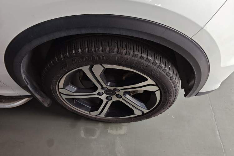 Used Lynk & Co 05 2020 2.0TD Two-Wheel Drive Zhaoyang Plus Right Front Wheel Hub