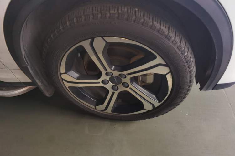 Used Lynk & Co 05 2020 2.0TD Two-Wheel Drive Zhaoyang Plus Right Front Wheel Hub