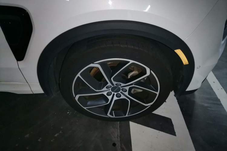 Used Lynk & Co 05 2020 2.0TD Two-Wheel Drive Shine Halo Right Front Wheel Hub