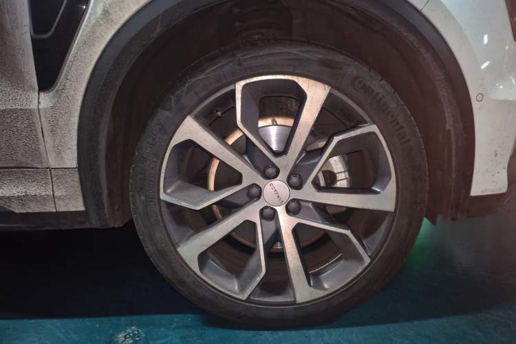 Used Lynk & Co 05 2020 2.0TD Four-Wheel Drive HypeHalo Right Front Wheel Hub
