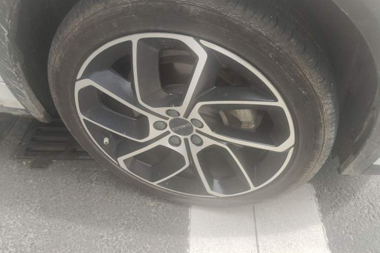 Used Lynk & Co 05 2020 2.0TD Two-Wheel Drive Shine Halo Right Front Wheel Hub
