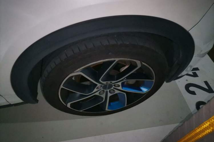 Used Lynk & Co 05 2020 2.0TD Two-Wheel Drive Shine Halo Right Front Wheel Hub