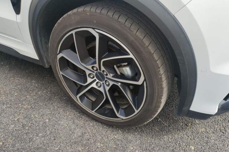 Used Lynk & Co 05 2020 2.0TD Two-Wheel Drive Shine Halo Right Front Wheel Hub
