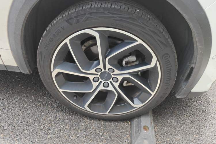 Used Lynk & Co 05 2020 2.0TD Two-Wheel Drive Shine Halo Right Front Wheel Hub