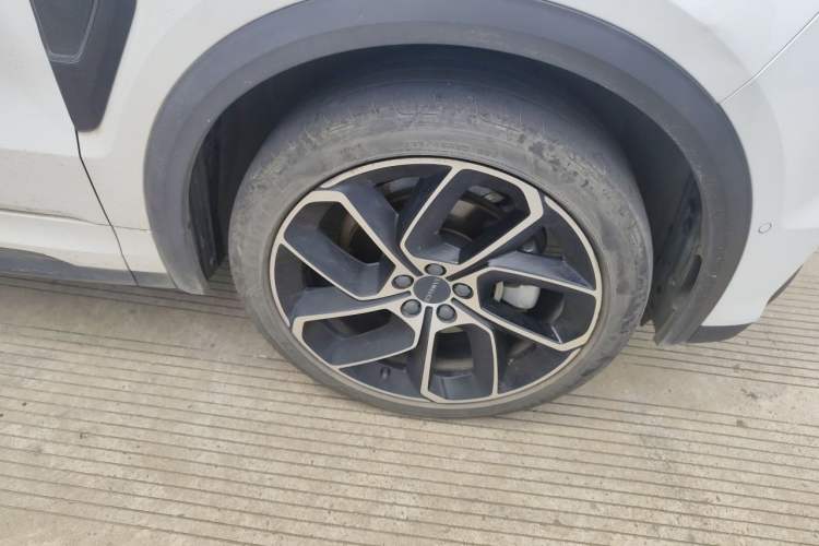 Used Lynk & Co 05 2020 2.0TD Two-Wheel Drive Shine Halo Right Front Wheel Hub