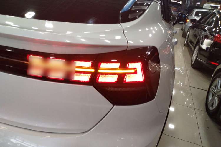 Used Lynk & Co 05 2020 2.0TD Two-Wheel Drive Shine Halo Right Rear Taillight