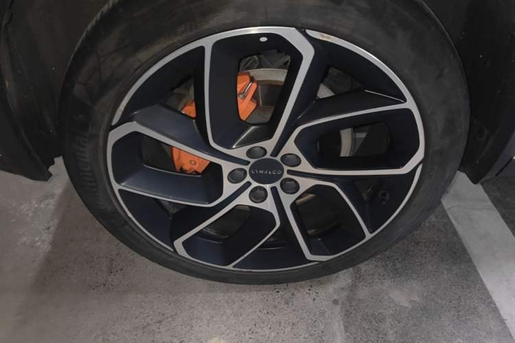 Used Lynk & Co 05 2020 2.0TD Two-Wheel Drive Shine Halo Right Rear Wheel Hub