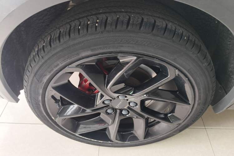 Used Lynk & Co 05 2020 2.0TD Two-Wheel Drive Shine Halo Right Rear Wheel Hub