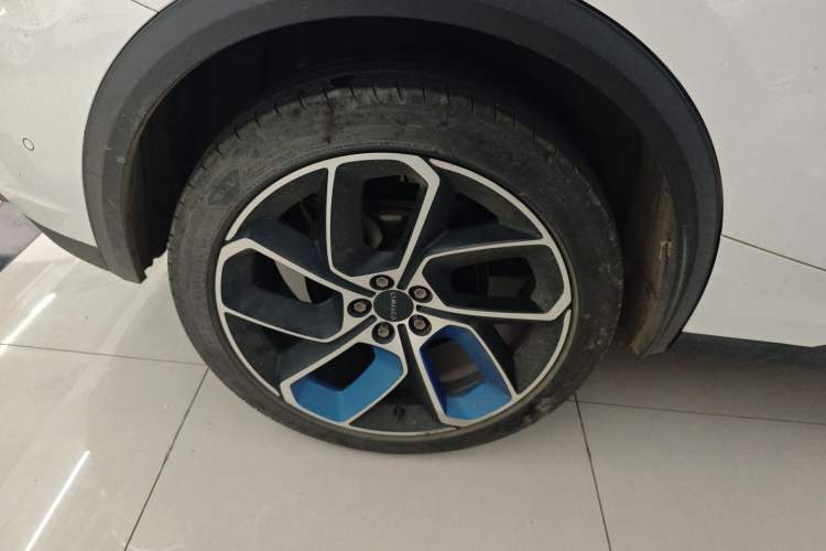 Used Lynk & Co 05 2020 2.0TD Two-Wheel Drive Shine Halo Right Rear Wheel Hub