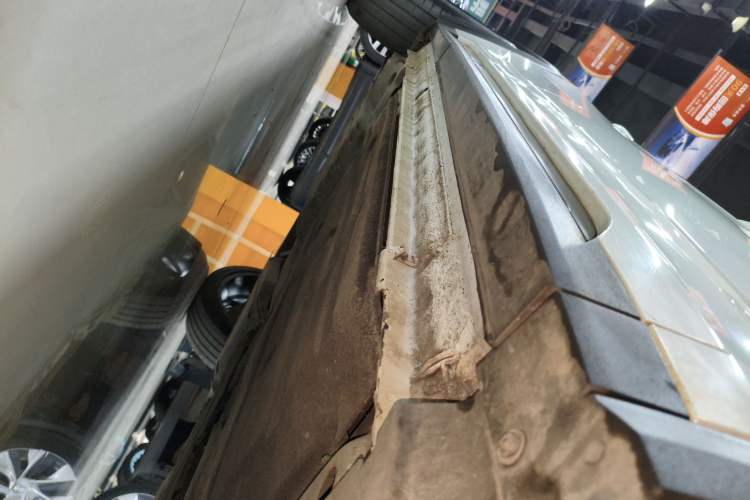 Used Lynk & Co 05 2020 2.0TD Two-Wheel Drive Shine Halo Right Side Sill