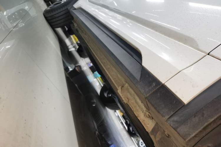 Used Lynk & Co 05 2020 2.0TD Two-Wheel Drive Shine Halo Right Side Sill