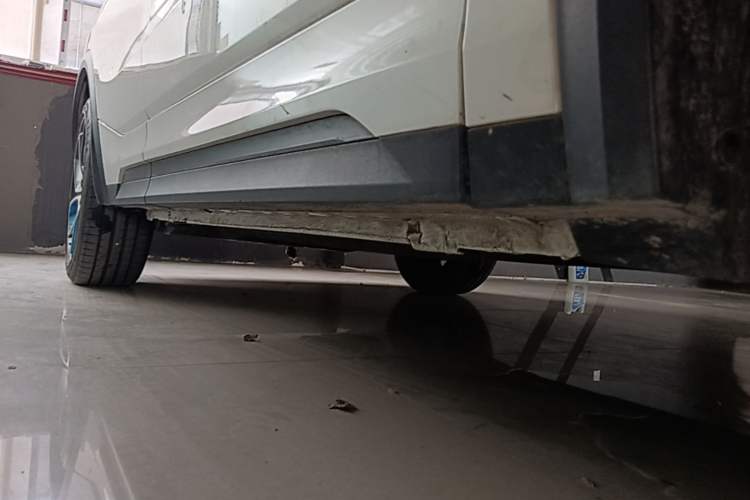 Used Lynk & Co 05 2020 2.0TD Two-Wheel Drive Shine Halo Right Side Sill