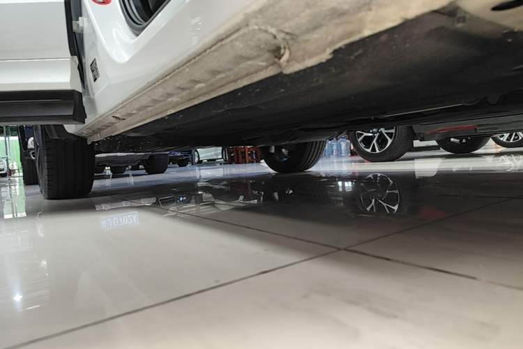 Used Lynk & Co 05 2020 2.0TD Two-Wheel Drive Shine Halo Right Side Sill