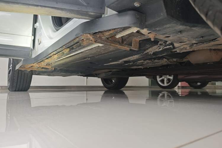 Used Lynk & Co 05 2020 2.0TD Two-Wheel Drive Shine Halo Right Side Sill