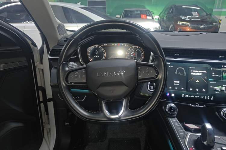Used Lynk & Co 05 2020 2.0TD Two-Wheel Drive Shine Halo Steering Wheel