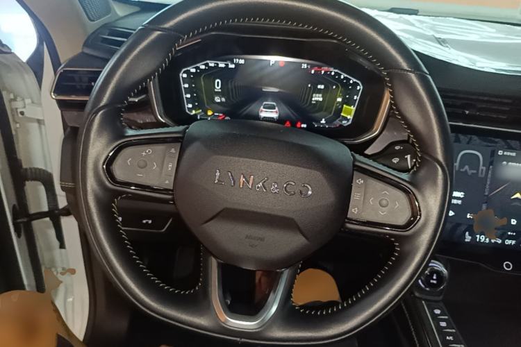 Used Lynk & Co 05 2020 2.0TD Two-Wheel Drive Shine Halo Steering Wheel