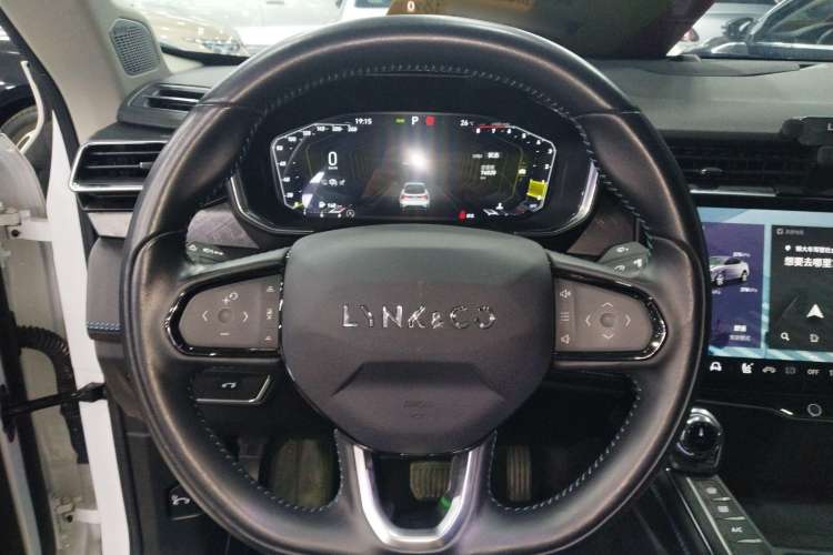 Used Lynk & Co 05 2020 2.0TD Two-Wheel Drive Shine Halo Steering Wheel