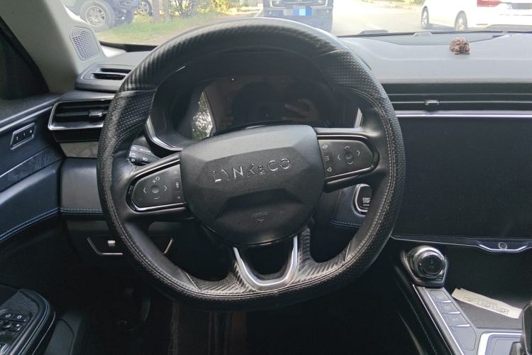 Used Lynk & Co 05 2020 2.0TD Two-Wheel Drive Shine Halo Steering Wheel