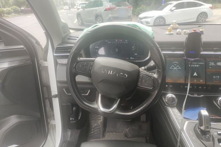 Used Lynk & Co 05 2020 2.0TD Two-Wheel Drive Shine Halo Steering Wheel