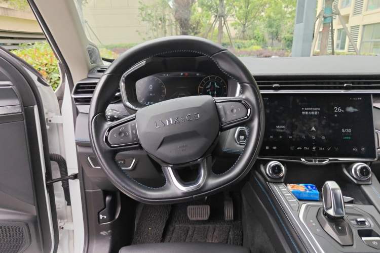 Used Lynk & Co 05 2020 2.0TD Two-Wheel Drive Shine Halo Steering Wheel