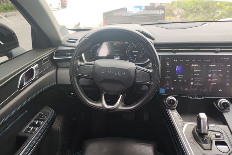 Used Lynk & Co 05 2020 2.0TD Two-Wheel Drive Shine Halo Steering Wheel