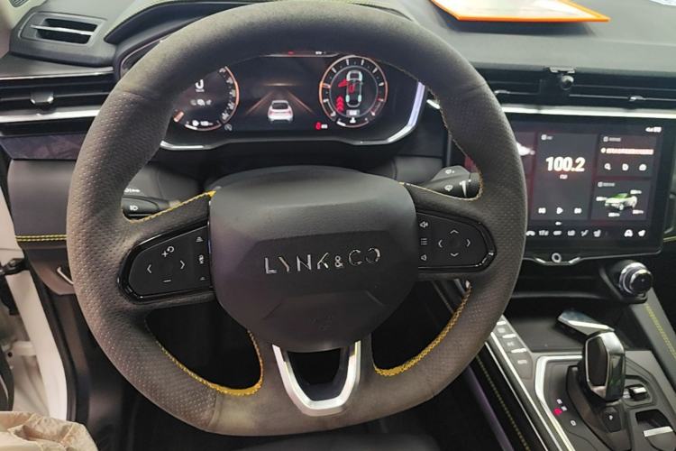 Used Lynk & Co 05 2020 2.0TD Two-Wheel Drive Shine Halo Steering Wheel