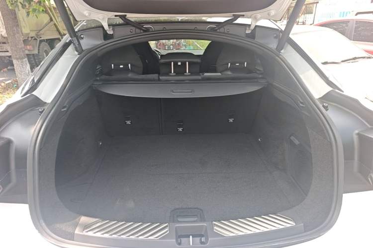 Used Lynk & Co 05 2020 2.0TD Four-Wheel Drive HypeHalo Trunk