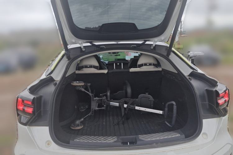 Used Lynk & Co 05 2020 2.0TD Two-Wheel Drive Shine Halo Trunk