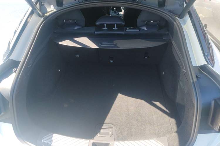 Used Lynk & Co 05 2020 2.0TD Four-Wheel Drive HypeHalo Trunk