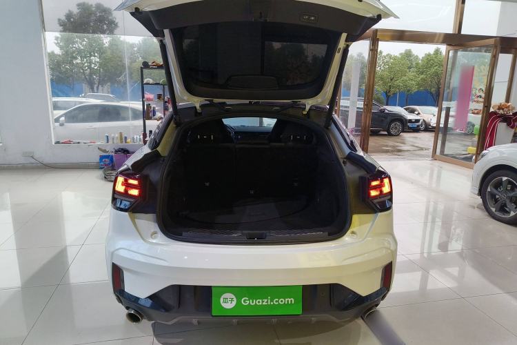 Used Lynk & Co 05 2020 2.0TD Four-Wheel Drive HypeHalo Trunk