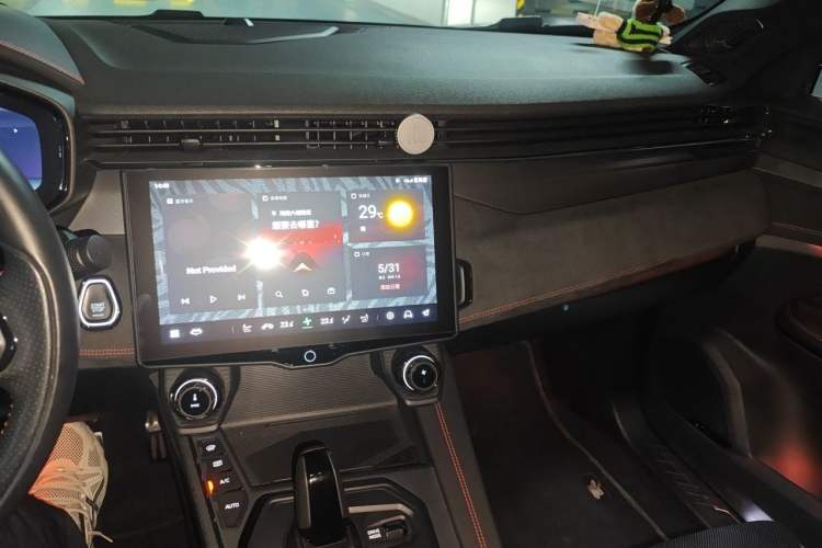 Used Lynk & Co 05 2022 2.0TD Four-Wheel Drive Dynamic Halo Audio And AC Panel