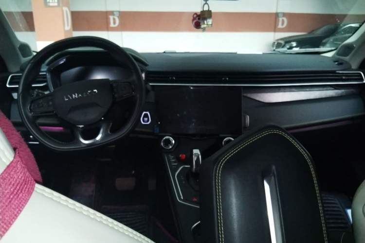 Used Lynk & Co 05 2022 2.0T Two-Wheel Drive Shine Halo Center Console