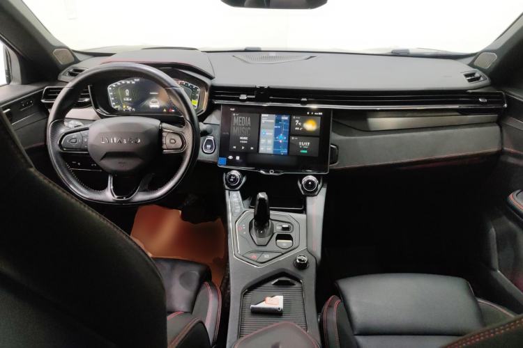 Used Lynk & Co 05 2022 2.0TD Four-Wheel Drive Dynamic Halo Center Console