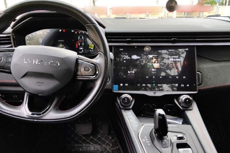 Used Lynk & Co 05 2022 2.0TD Four-Wheel Drive Dynamic Halo Center Console