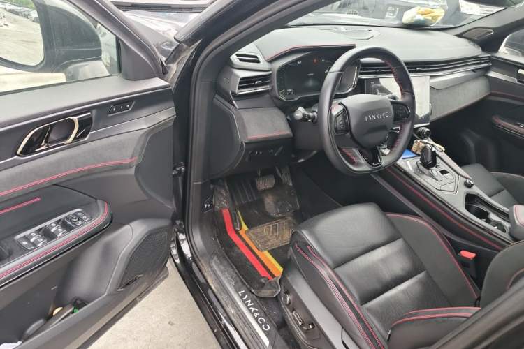 Used Lynk & Co 05 2022 2.0TD Four-Wheel Drive Dynamic Halo Driver Seat