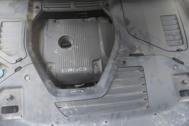 Used Lynk & Co 05 2022 2.0TD Four-Wheel Drive Dynamic Halo Engine Bay