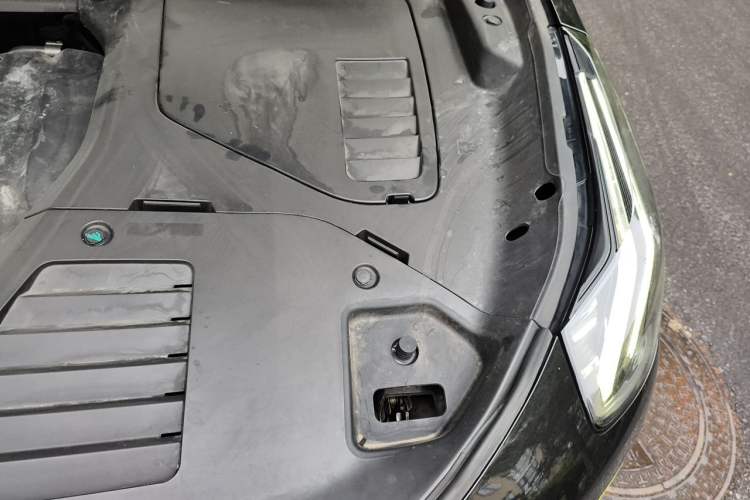 Used Lynk & Co 05 2022 2.0T Two-Wheel Drive Shine Halo Engine Bay Left