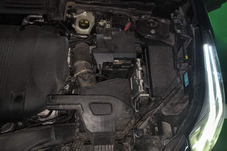 Used Lynk & Co 05 2022 2.0T Two-Wheel Drive Shine Halo Engine Bay Left