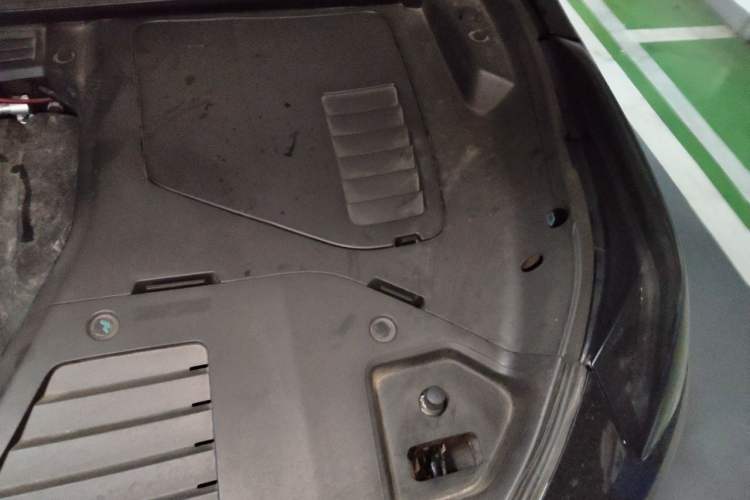 Used Lynk & Co 05 2022 2.0TD Four-Wheel Drive Dynamic Halo Engine Bay Left