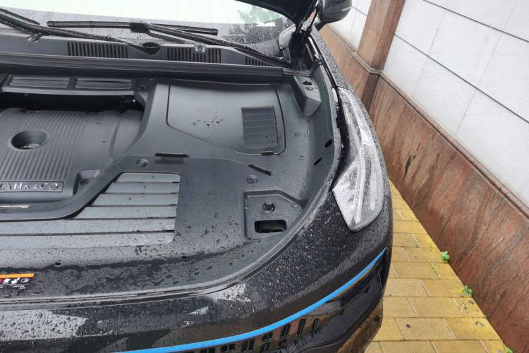 Used Lynk & Co 05 2022 2.0T Two-Wheel Drive Shine Halo Engine Bay Left